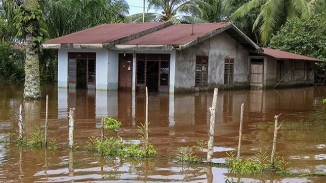 Endonezya da sel felaketi: 21 kişi hayatını kaybetti