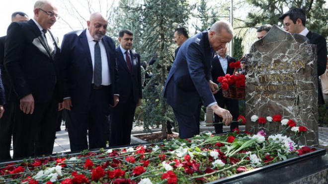 Erdoğan, Alparslan Türkeş in kabrini ziyaret etti