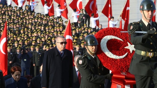 Erdoğan Anıtkabir Özel Defteri ni imzaladı