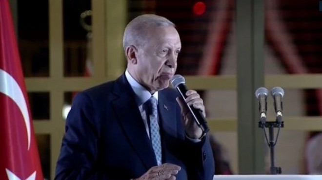 Erdoğan  balkon da: Faiz indi, enflasyon da inecek!