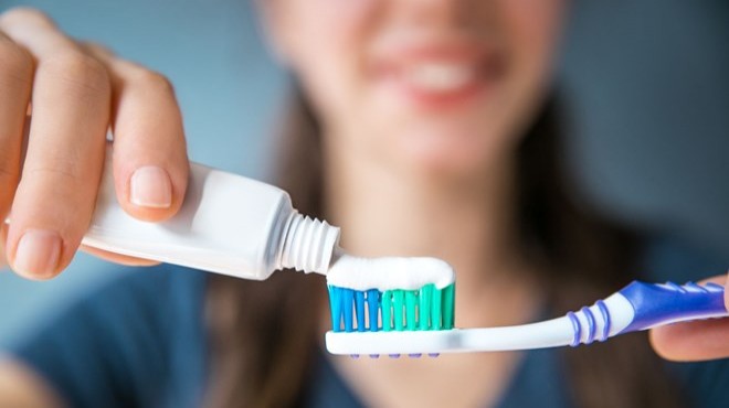 Evden çıkmadan önce dişleri fırçalamak virüse karşı koruyucu olabilir