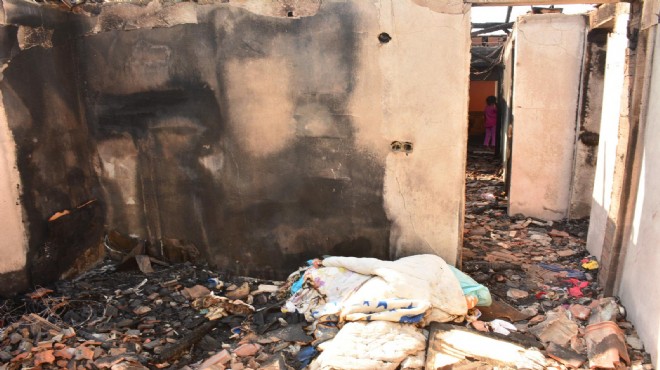 Evleri yanan 6 çocuklu aile sokakta kaldı