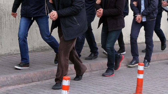 FETÖ nün İzmir deki hücre evlerine baskında 23 tutuklama