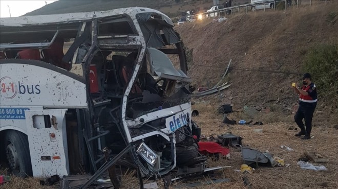 Facia! Yolcu otobüsü devrildi: 15 ölü, 17 yaralı