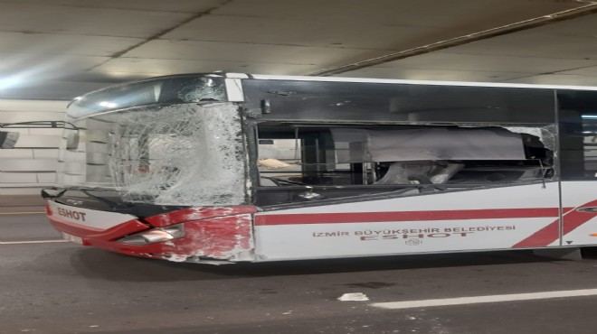 Feci kaza: Belediye otobüsü beton sütuna çarptı!