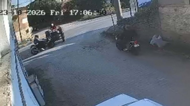 Feci kaza: Önce traktöre sonra durağa çarptı!