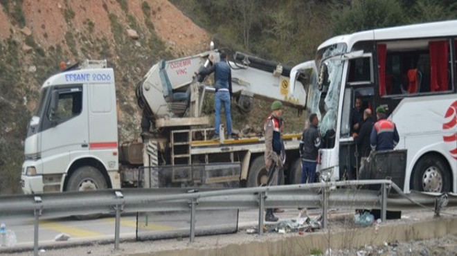 Feci kaza! Yolcu otobüsü devrildi: 1 ölü, 20 yaralı