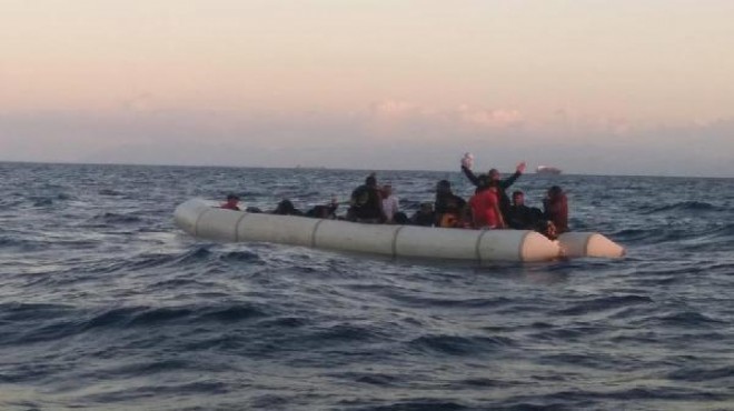 Foça da 35 kaçak göçmen kurtarıldı