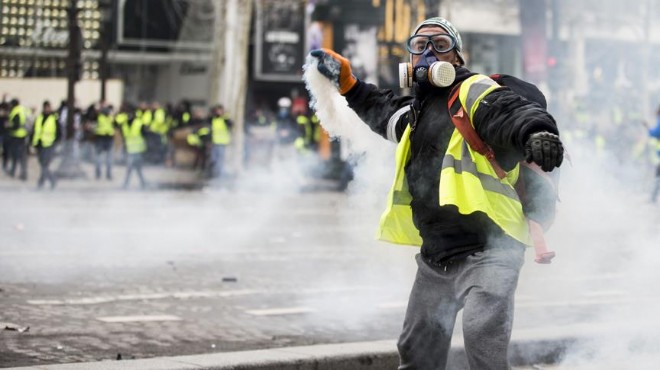 Fransa da eylemcilere ceza geliyor