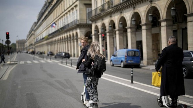 Fransa nın başkenti Paris te scooter referandumu