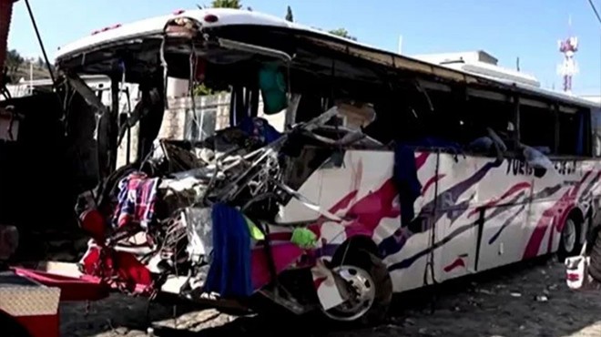 Freni arızalanan otobüs evlere çarptı: 19 ölü