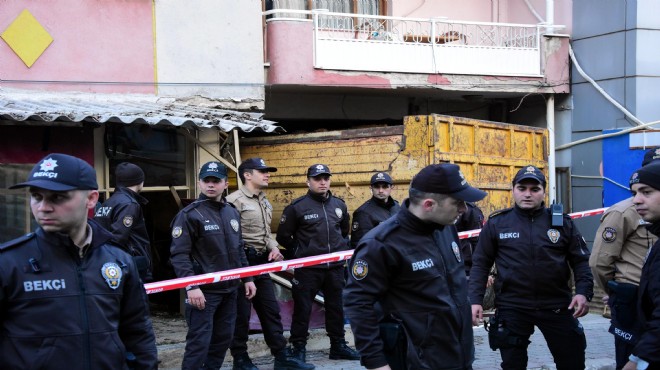 İzmir de  fren  faciası! Kamyon kahvehaneye daldı: 2 ölü, 6 yaralı