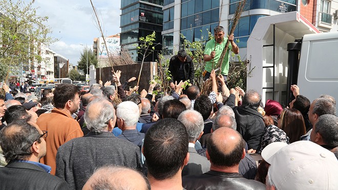 Gaziemir’de yeşil bayram: 6 bin fidan dağıtıldı