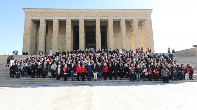Gaziemirli 500 kadın Ata’nın huzuruna çıktı