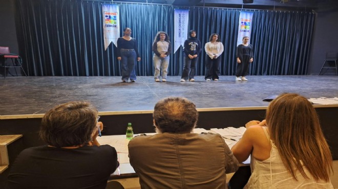 Genç İzmir'de tiyatro seçmelerine yoğun ilgi