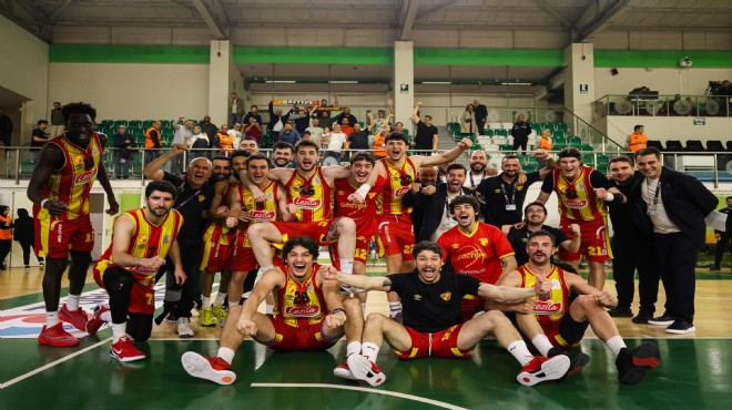 Göztepe potada final için sahnede