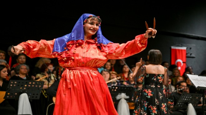 Halk dansları şöleni: Kaşıkların ritmi Bornova'da yankılandı