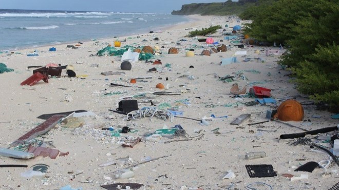 Hiç kimsenin yaşamadığı adada 18 ton çöp var!