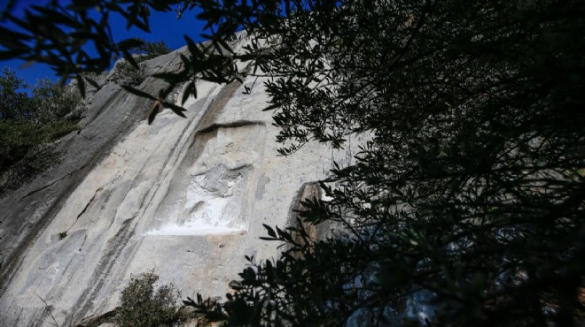 Hitit dönemine ait kaya kabartması tahrip edildi