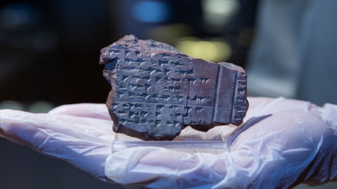 Hititlerin 3 bin 500 yıllık  kutsal evlilik  tableti ziyaretçisiyle buluştu