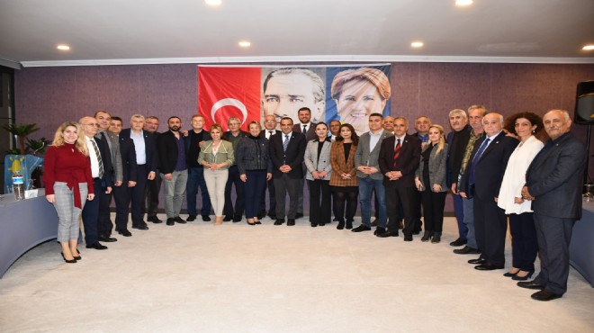 İYİ Parti İzmir de başkanlarla seçim zirvesi!
