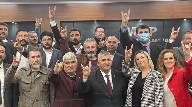 İYİ Parti den istifa eden 14 kişi MHP ye geçti!