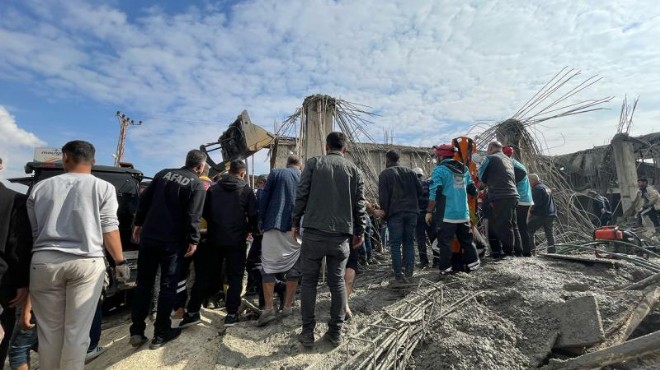 İnşaat çöktü: İşçiler göçük altında kaldı!