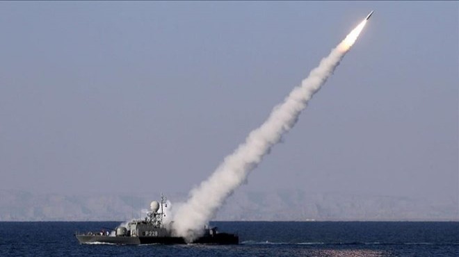İran Ordusu kendi savaş gemisini vurdu!