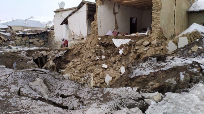 İran daki deprem Van ı yıktı: 9 can kaybı