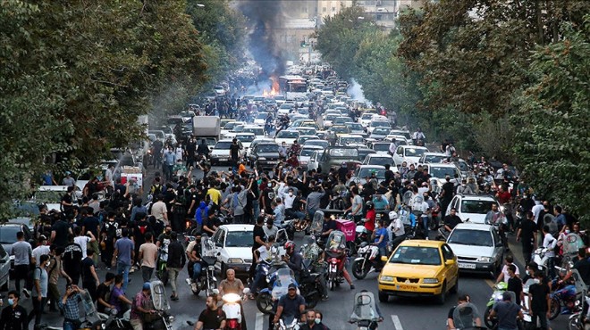 İran da isyan ülkeye yayıldı, 17 kişi hayatını kaybetti