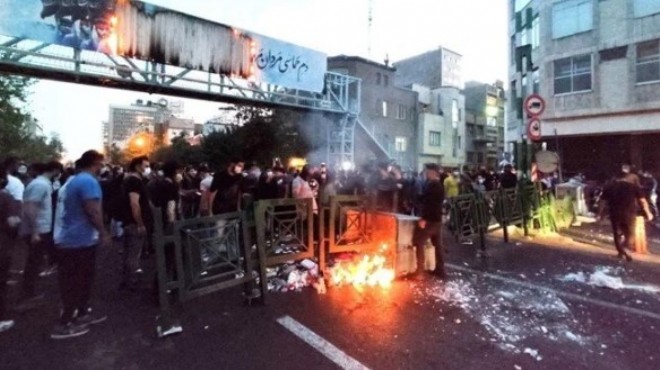 İran da protestocular yeniden sokaklarda!
