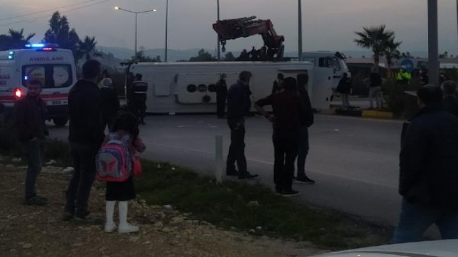İzmir de işçileri taşıyan 2 midibüs çarpıştı: 45 yaralı