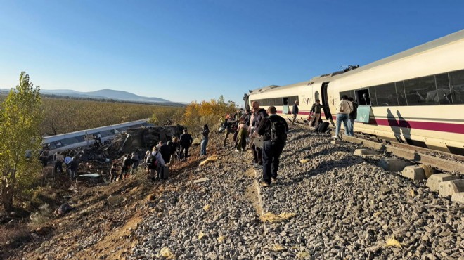 İspanya'da tren faciası: En az 39 kişi hayatını kaybetti