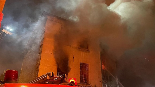 İstanbul da kilise yangını: Alevler 2 can aldı