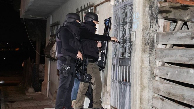İstanbul da terör örgütü operasyonu: 21 gözaltı