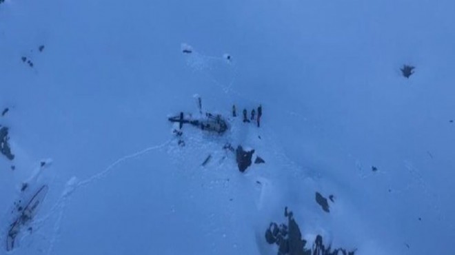 İtalya’da helikopter ve uçak çarpıştı
