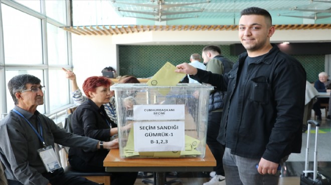 İzmir Adnan Menderes te oy verme heyecanı