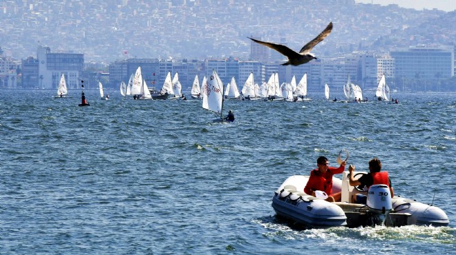 İzmir Körfezi nde yelkenler fora!
