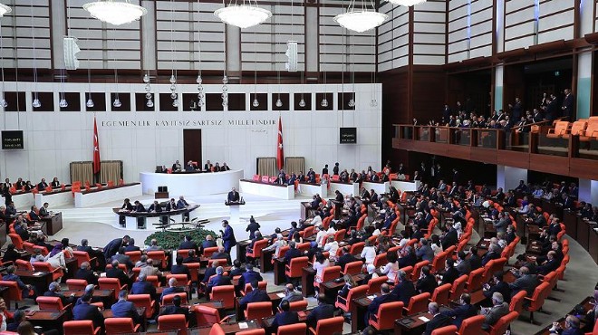 İzmir Milletvekilleri nden kim/hangi komisyonda görev aldı?
