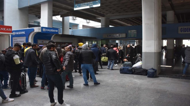 İzmir Otobüs Terminali nde izin kuyruğu