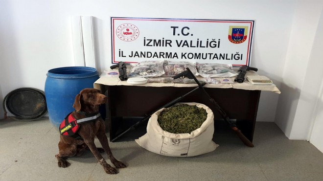 İzmir de 11,5 kilo esrar ele geçirildi: 2 gözaltı