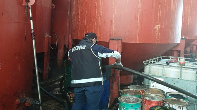 İzmir de 110 ton kaçak akaryakıt ele geçirildi