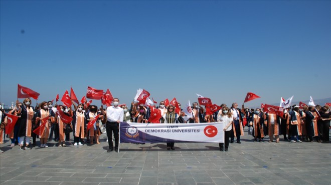 İzmir de 15 Temmuz Demokrasi Yürüyüşü