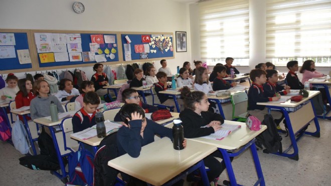 İzmir de 2 bin 234 depremzede öğrenci ders başı yaptı