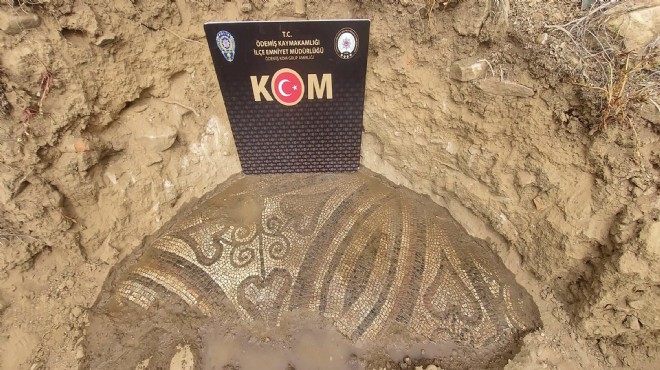 İzmir de 2 bin yıllık mozaik ele geçirildi: 1 gözaltı