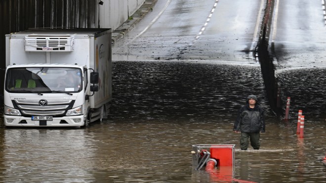 İzmir de 22 yılın yağış rekoru!