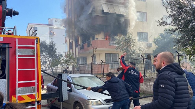 İzmir de 5 katlı binada yangın paniği!