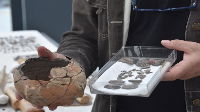 İzmir de 8 bin yıllık takı kabı bulundu