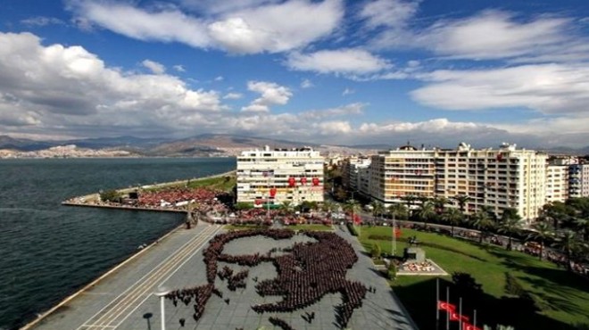 İzmir de Ata ya Saygı Nöbeti