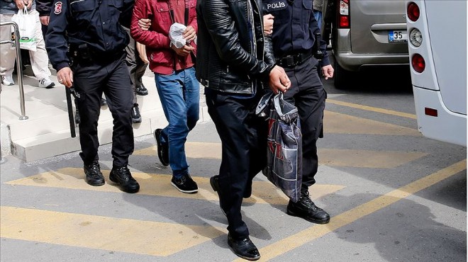 İzmir de DEAŞ ın sözde Türkiye sorumlusuyla bağlantılı oldukları iddiasıyla 5 zanlı yakalandı